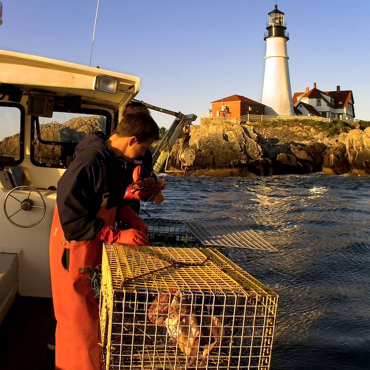 Fishermen and light house - United States © Droits reservés