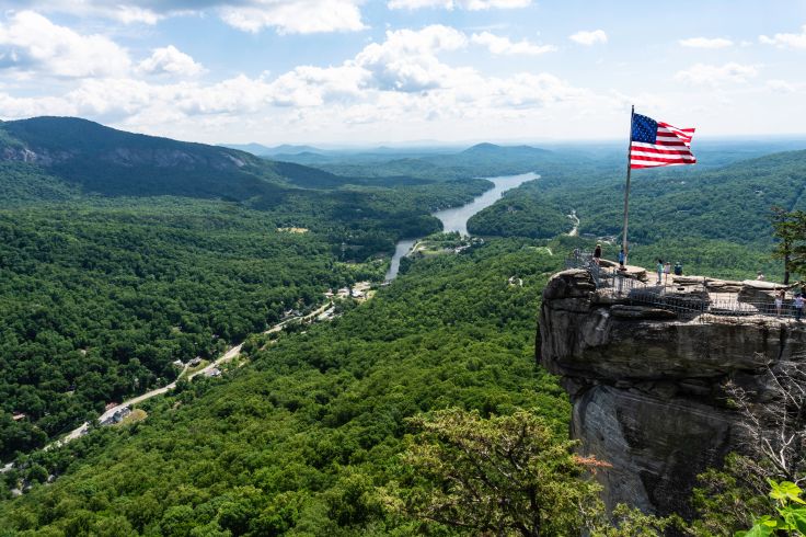 Chimney Rock State Park - Caroline du Nord - Etats-Unis © bettys4240 - stock.adobe.com