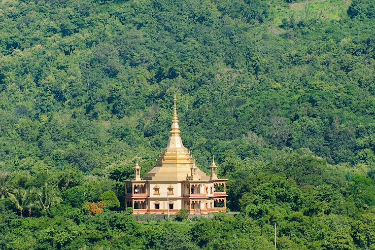 Phra That Chedi Khong Santi - Luang Prabang - Laos © Wuttichok / Fotolia.com