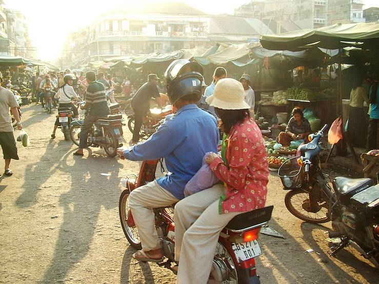 Market - Cambodia © J-F Perigois / Fotolia