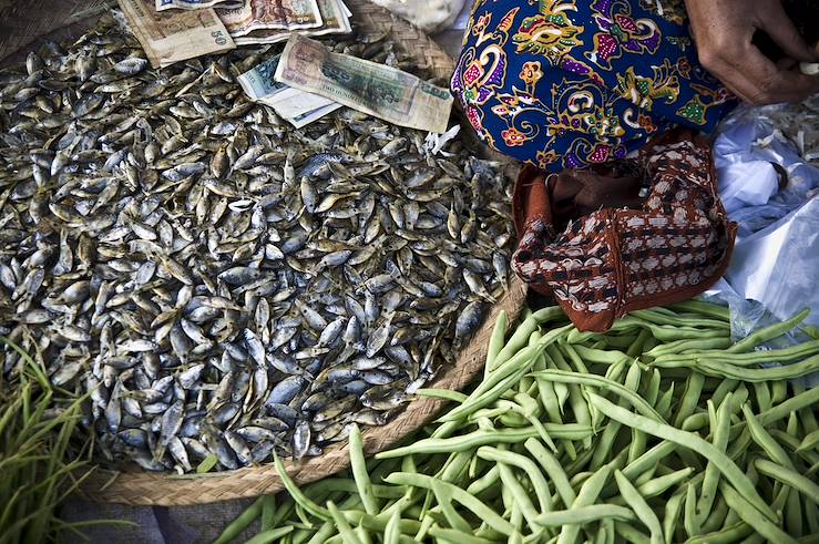 Food market near Inle Lake - Myanmar © syrah93/Fotolia