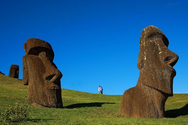 Rano Raraku - Easter Island © Turavion