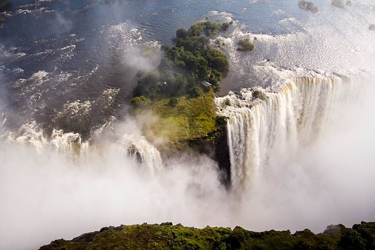 Victoria Falls - Zambia © Sanctuary Sussi and Chuma 