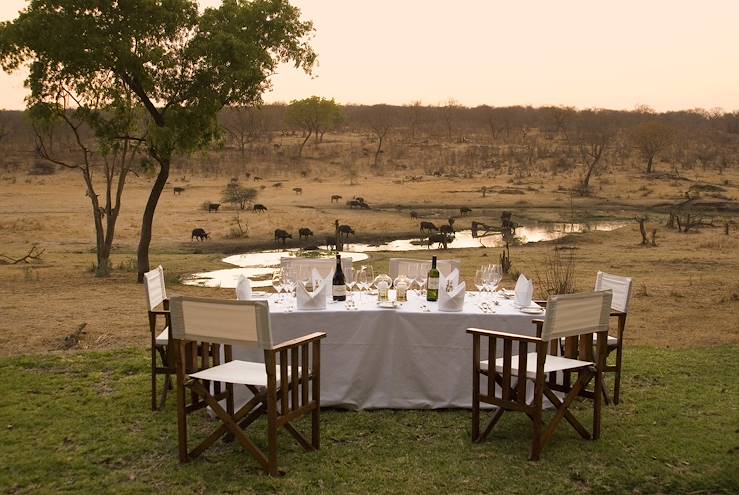 Bush dinner in Zambia © Stanley & Livingstone Boutique Hotel 